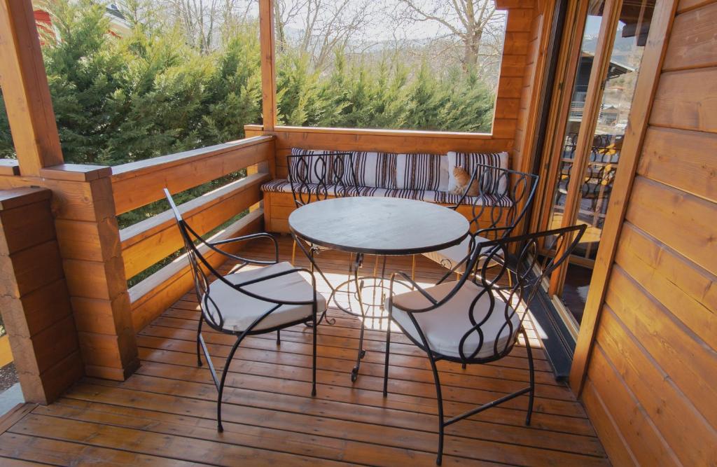 Riverside Forest Retreat-Chalet photo 2