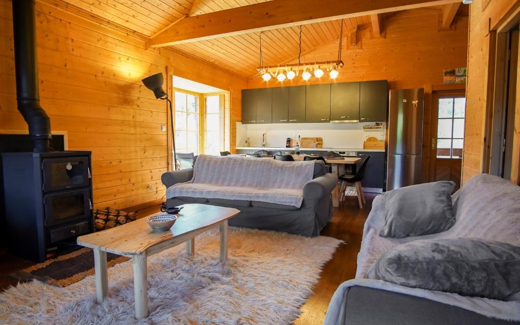 Riverside Forest Retreat-Chalet photo 3