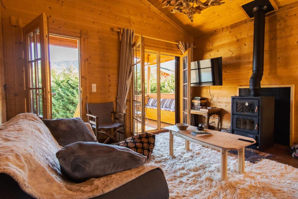 Riverside Forest Retreat-Chalet photo 4