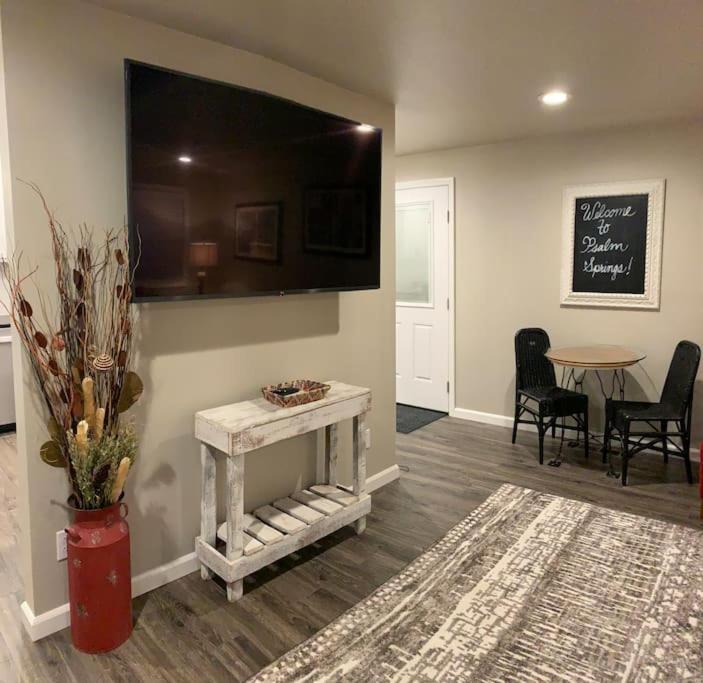 Beautiful, well-stocked home - sleeps 7! photo 2