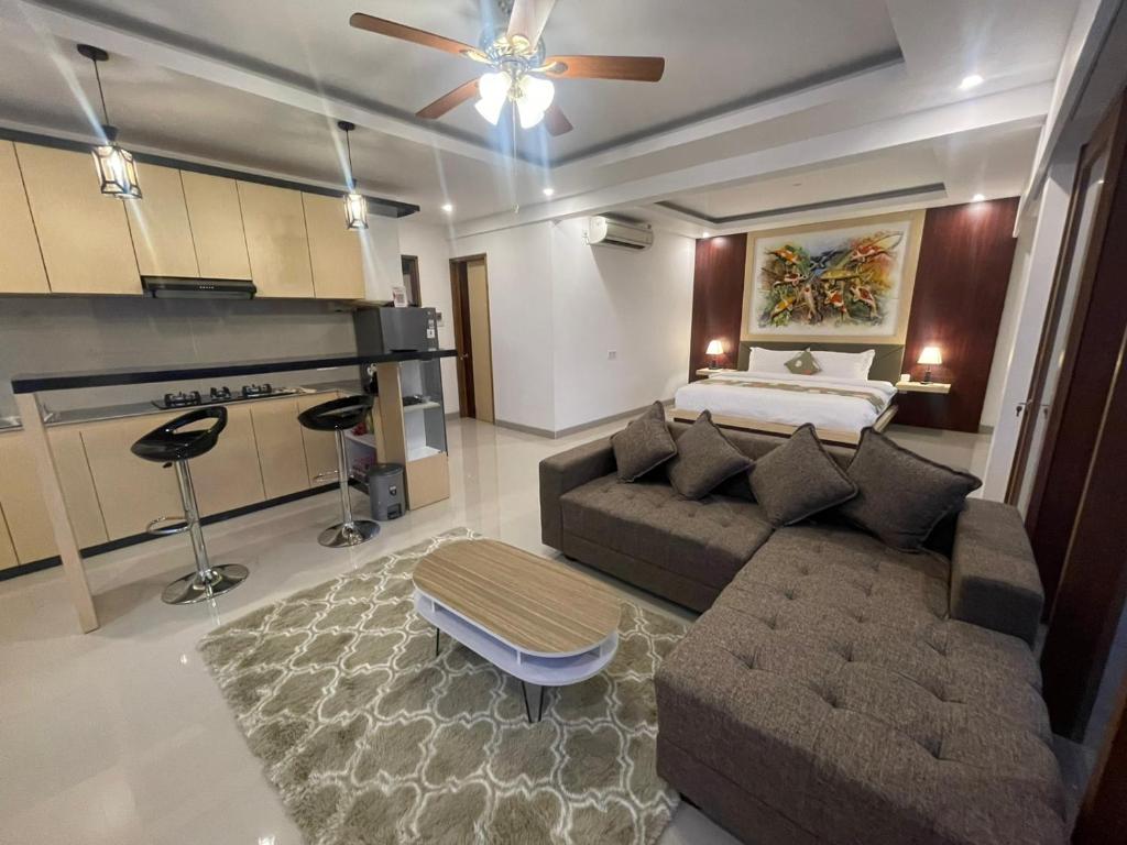 GM Guest House Canggu - Tap to explore photos