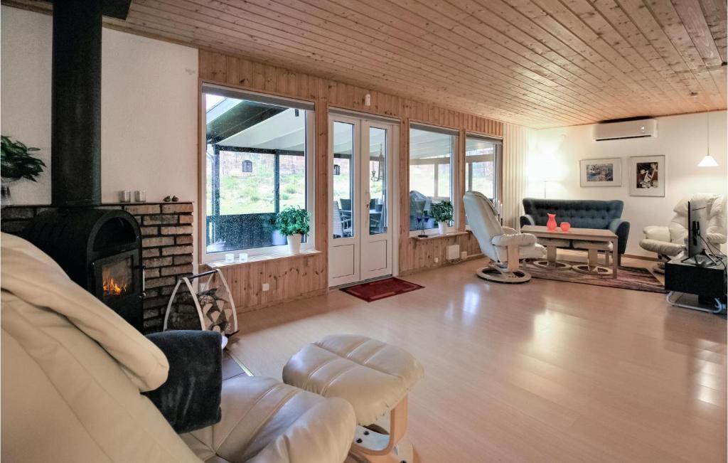 Beautiful Home In sljunga With Wifi And 3 Bedrooms photo 1