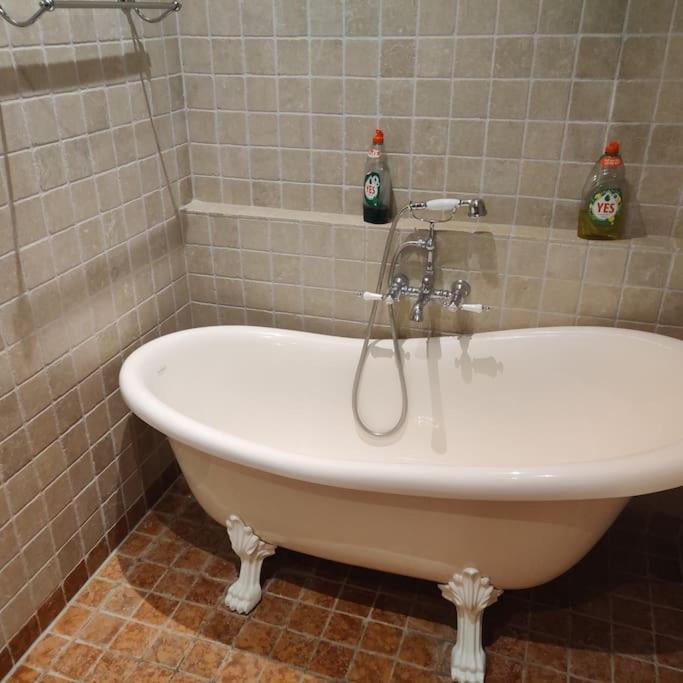 2 bedroom apartment photo 4