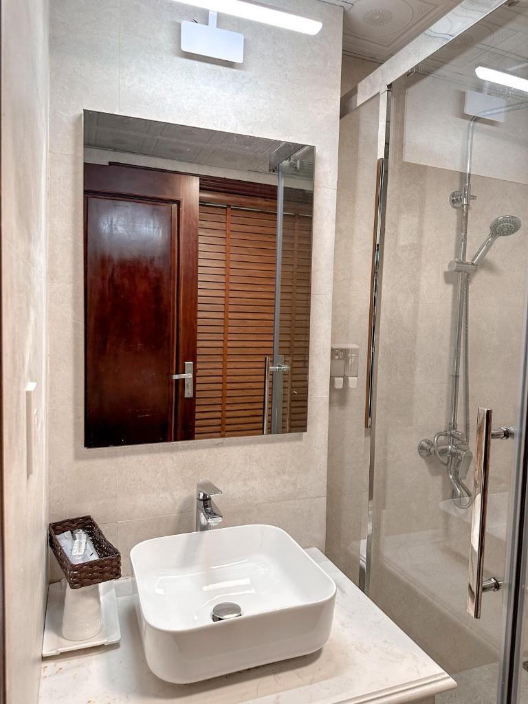 Linh Trang Hạ Long Hotel