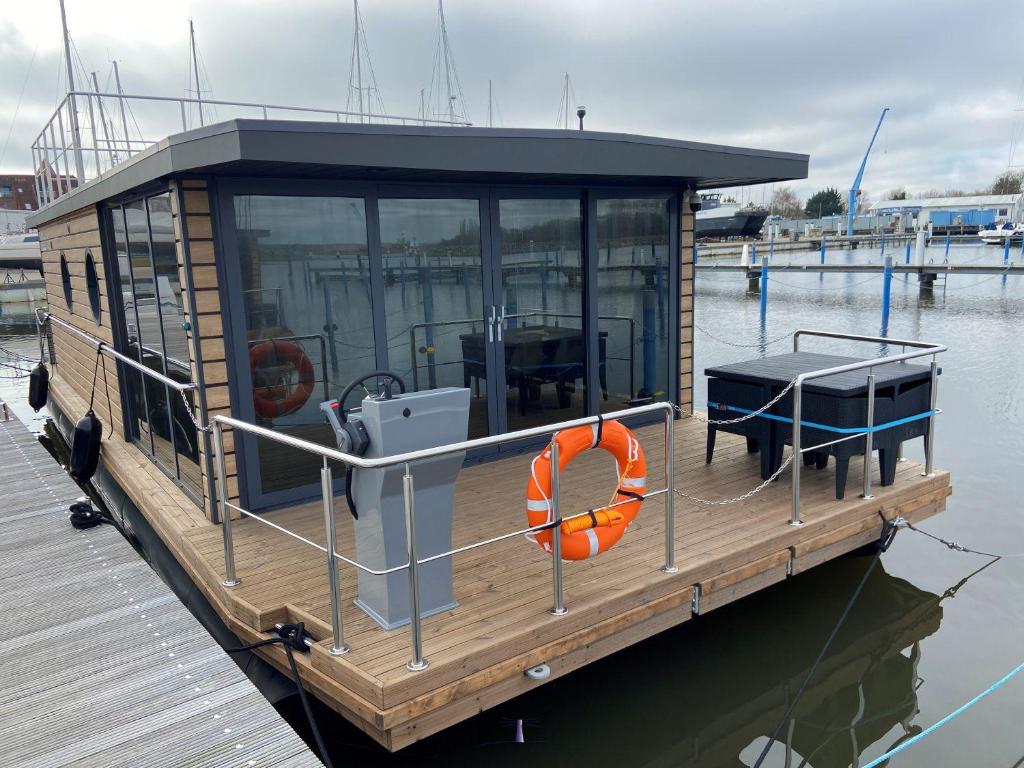 Hausboot Fjord Vineta mit Biosauna in Barth