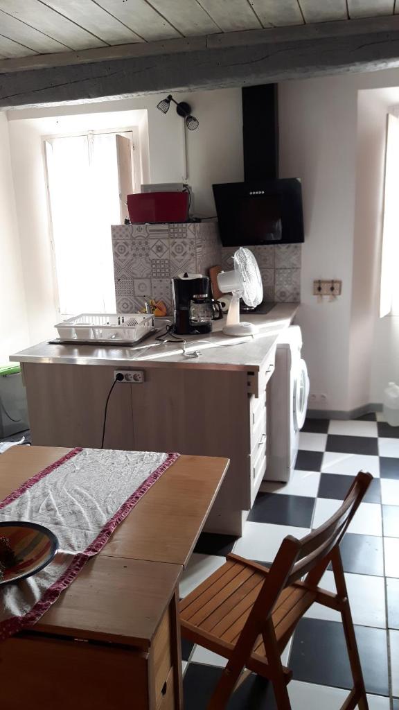 locationseians var studio mimosa 2 etage photo 1