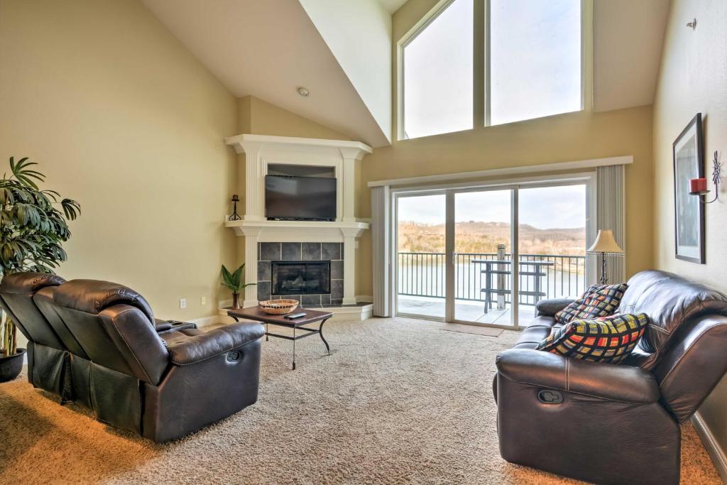 Waterfront Condo on Lake of the Ozarks with 2 Pools! photo 4