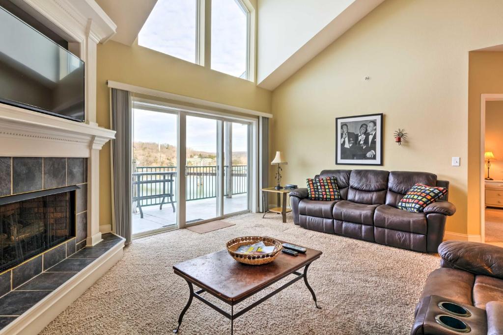 Waterfront Condo on Lake of the Ozarks with 2 Pools! photo 2
