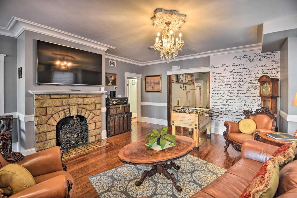 Historic Renovated Home Less Than 2 Mi to Beach and Pier! photo 3