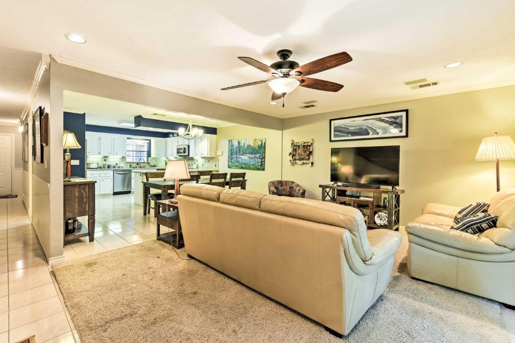 Quiet Lake Conroe Townhome with 2 Boat Slips! photo 4