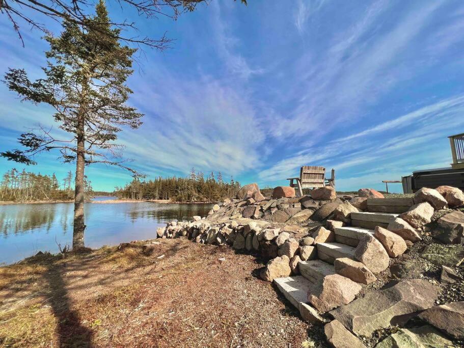 Sable Point Cottage (Lakeside 7-Person Hot Tub & Outdoor Shower) photo 4