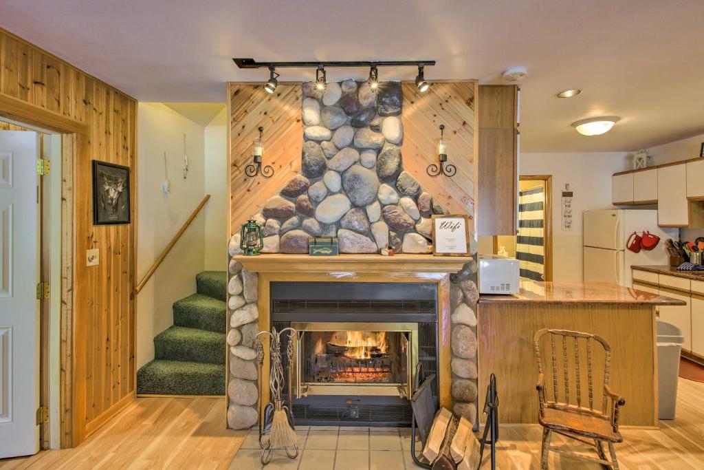 Cozy Vacation Rental Near Castle Rock Lake! photo 4