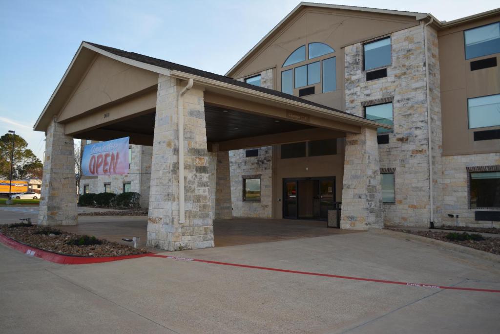 Wingate by Wyndham College Station TX photo 4