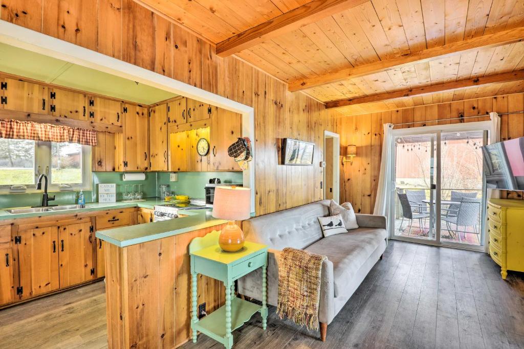 Henderson Harbor Cottage with Lake Access!