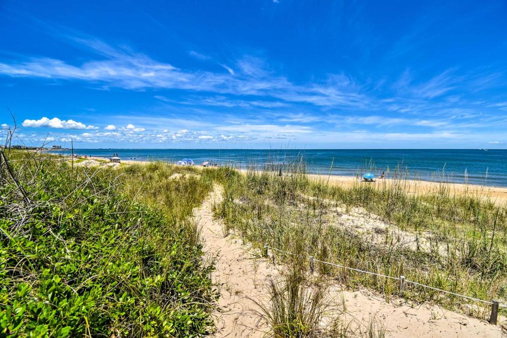 Norfolk Beach House Rental with Private Pool! photo 2
