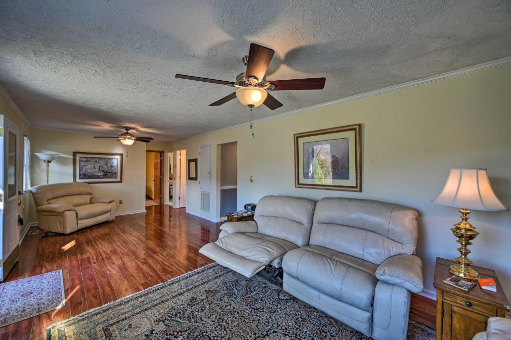 Serene Blue Ridge Getaway in Galax with Yard! photo 4