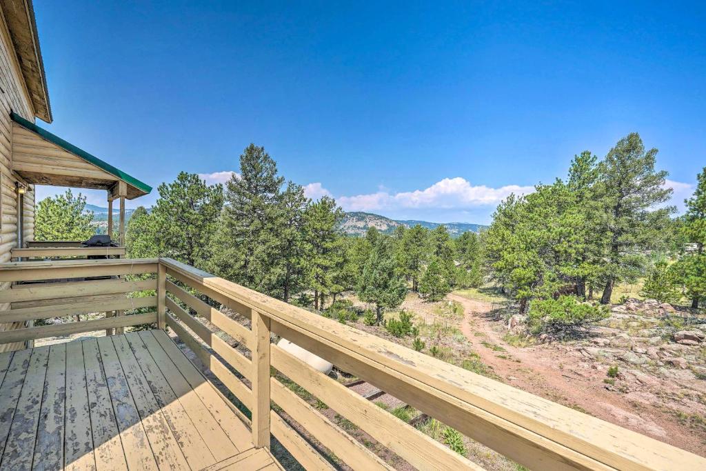 Rustic Cabin on 4 Acres with Deck, Grill and Mtn View! photo 1