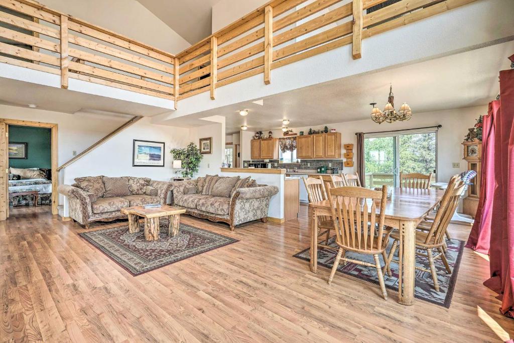 Rustic Cabin on 4 Acres with Deck, Grill and Mtn View! photo 3