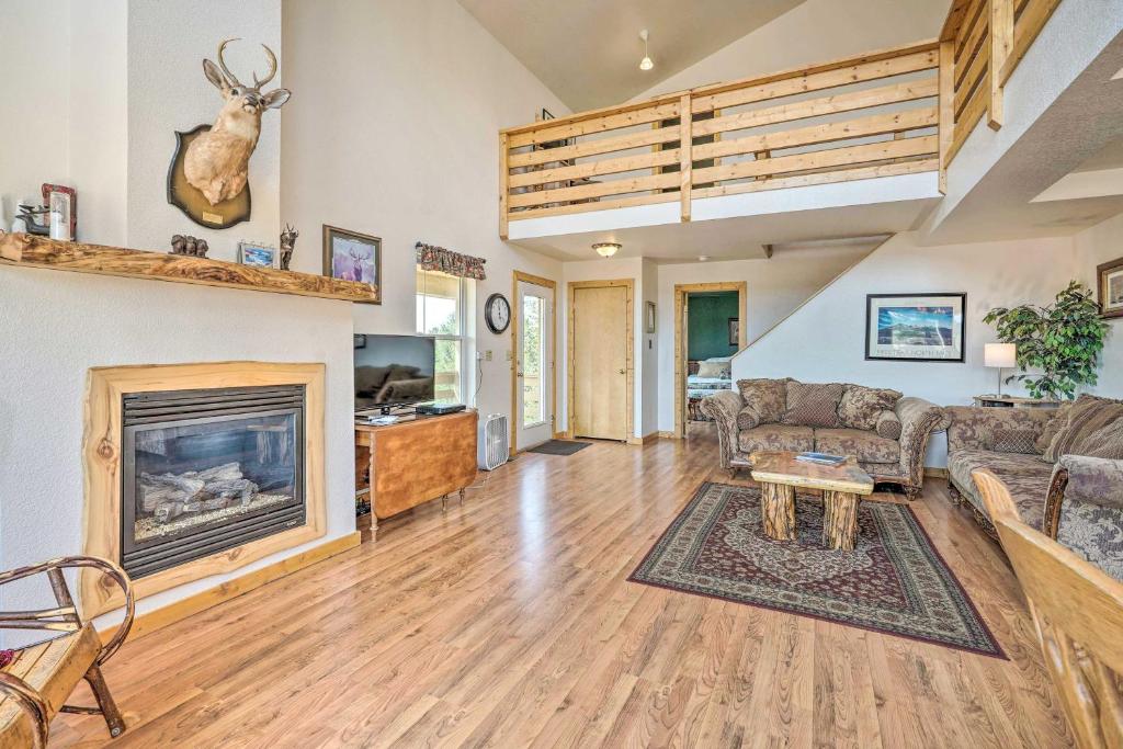 Rustic Cabin on 4 Acres with Deck, Grill and Mtn View! photo 4