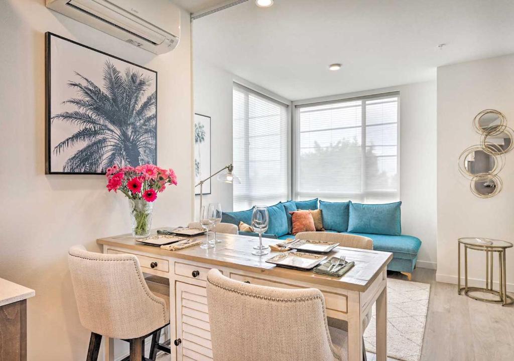 Stylish Townhome in Ballard - Tap to explore photos