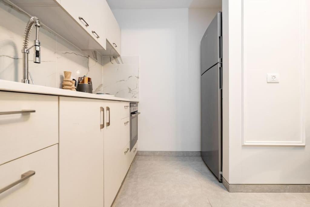 Lovely 1 bedroom apt w/pool. Haneviim st jerusalem photo 2