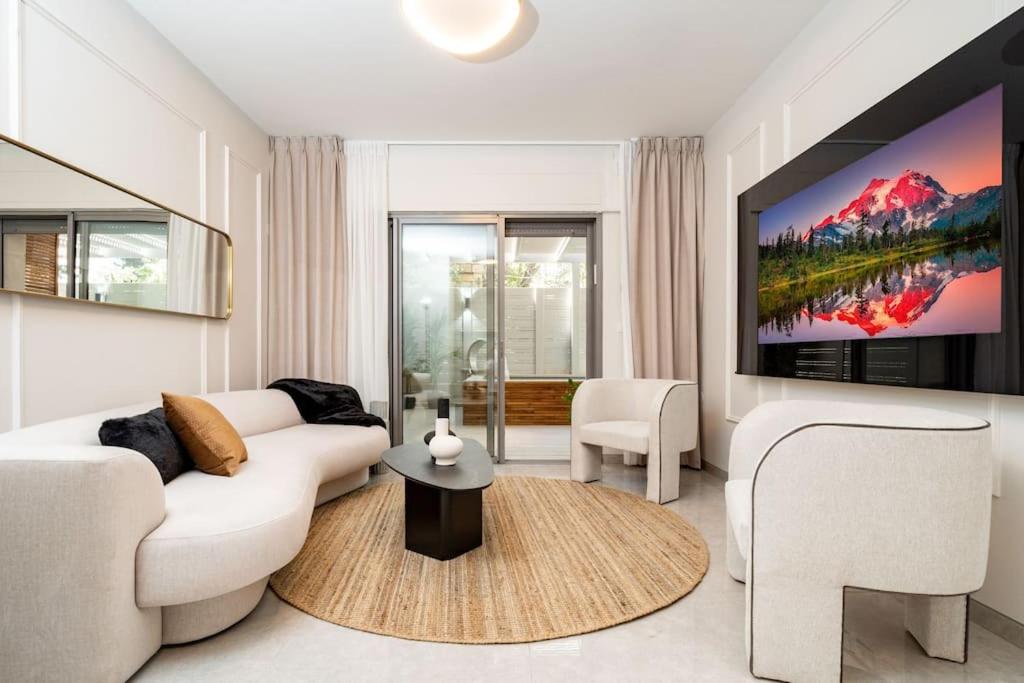 Lovely 1 bedroom apt w/pool. Haneviim st jerusalem photo 4