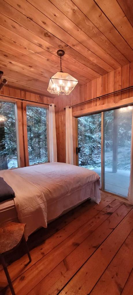 Ocean Views & Sunset Beach Cabin with soaker tub & fire pit photo 1