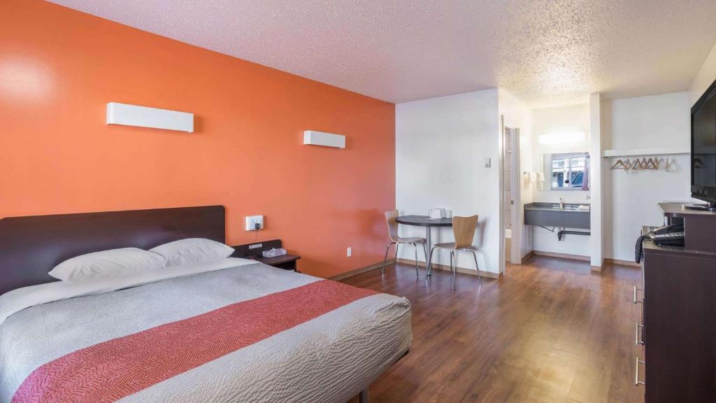 Motel Bo-Camrose, AB photo 1