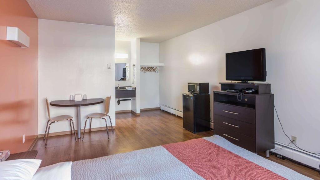 Motel Bo-Camrose, AB photo 2