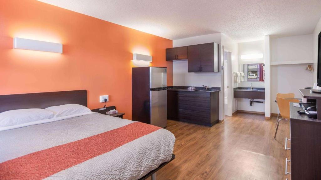 Motel Bo-Camrose, AB photo 4