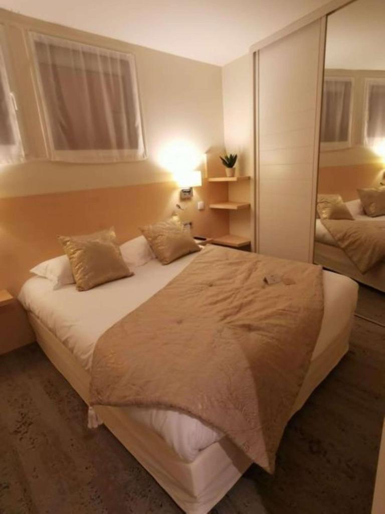 Best Western Grand Hotel de Bordeaux photo 2