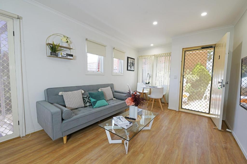 Hidden Gem 1-Bedder in Box Hill Prime Location photo 1