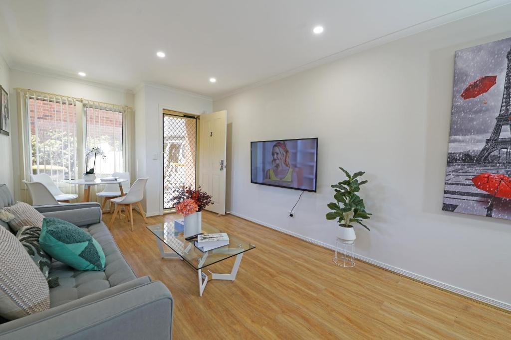 Hidden Gem 1-Bedder in Box Hill Prime Location photo 2