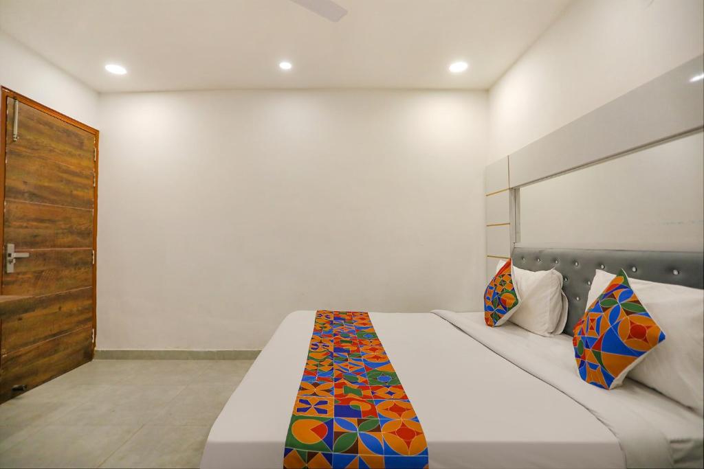 FabExpress F9 Noida Sector 27 photo 2