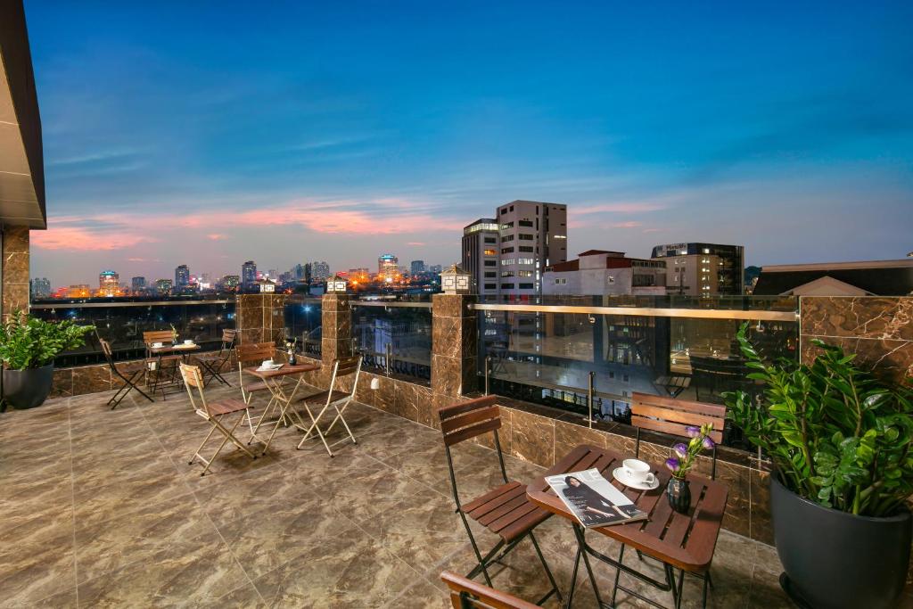 Nesta Hanoi Hotel - To Hien Thanh  