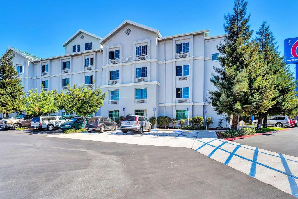 Motel 6 Belmont, CA - San Francisco - Redwood City image