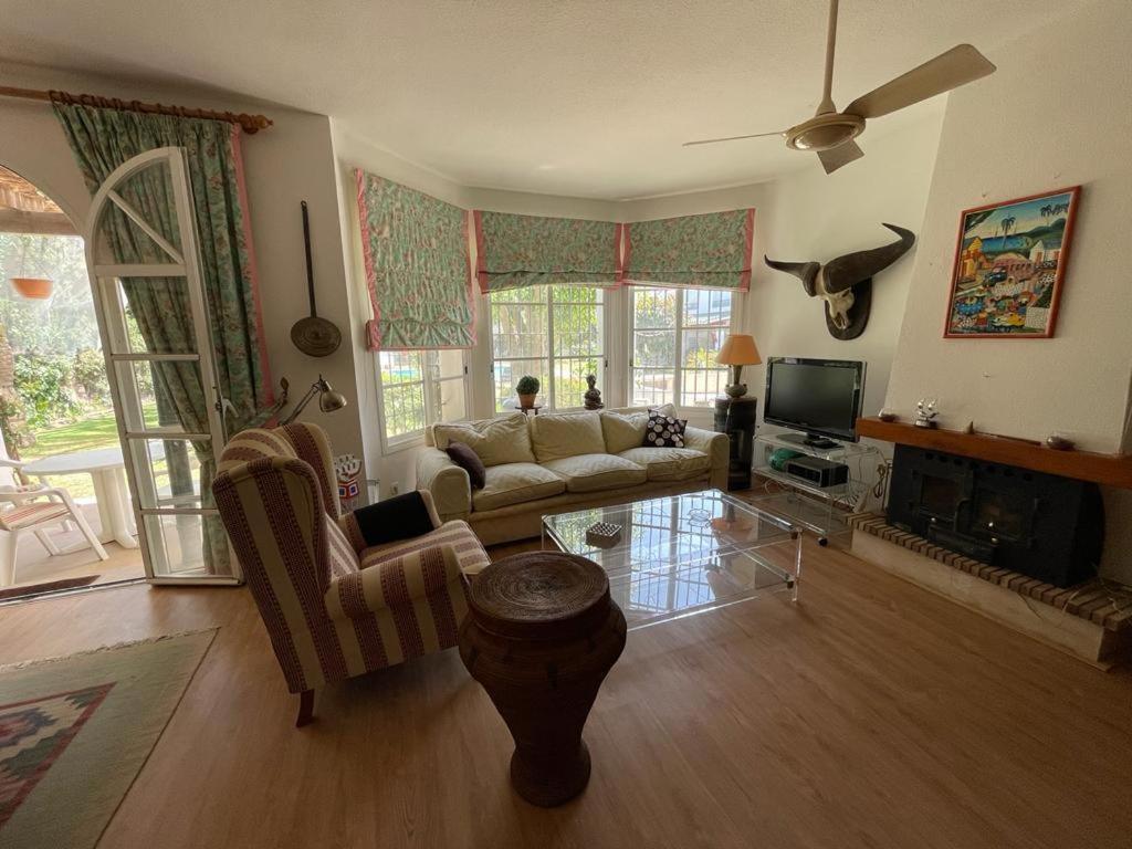 Spacious house with private pool next to Golf Club - Tap to explore photos