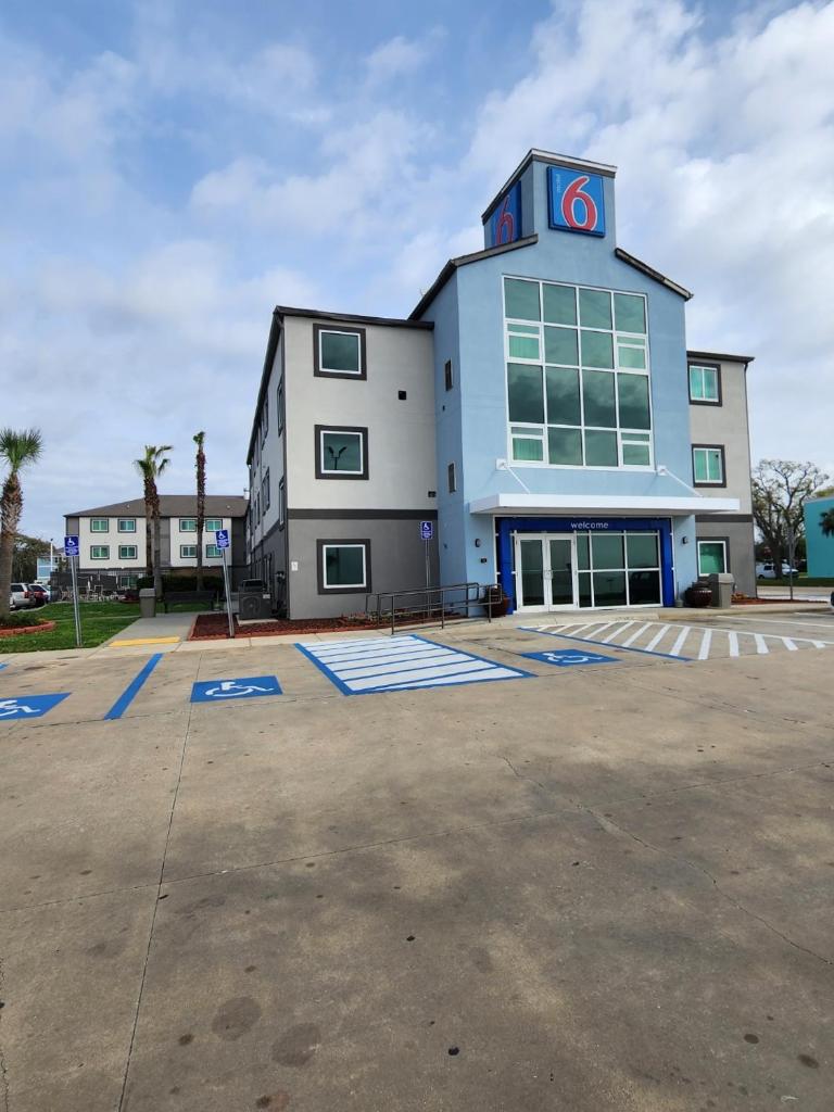 Motel 6 Biloxi, MS - Beach image