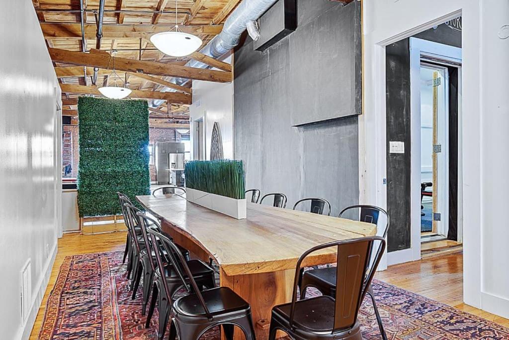 4K sqft LOFT Gym, TV Wall, Pool, Table Ping Pong photo 3
