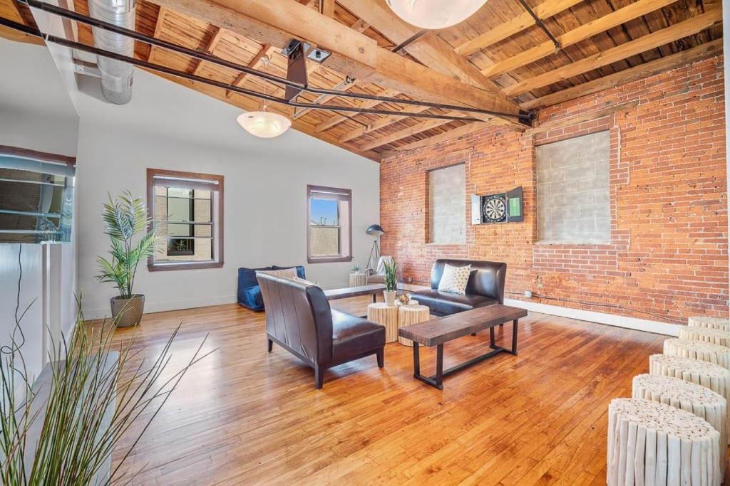 4K sqft LOFT Gym, TV Wall, Pool, Table Ping Pong photo 4