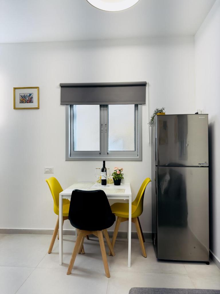 Amazing 2Rooms Apt in Bat Yam - Step by the beach photo 2