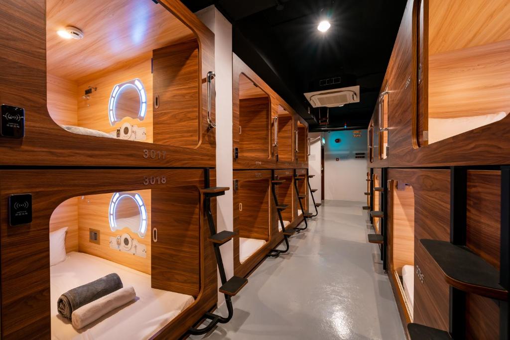 Jpod Capsule Hotel photo 4