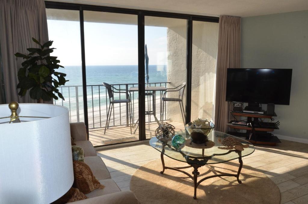 Ocean front condo photo 4