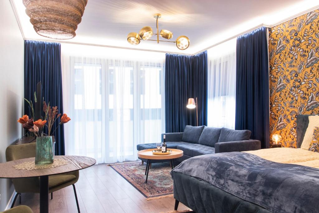 Grand Suites Corvin - Tap to explore photos