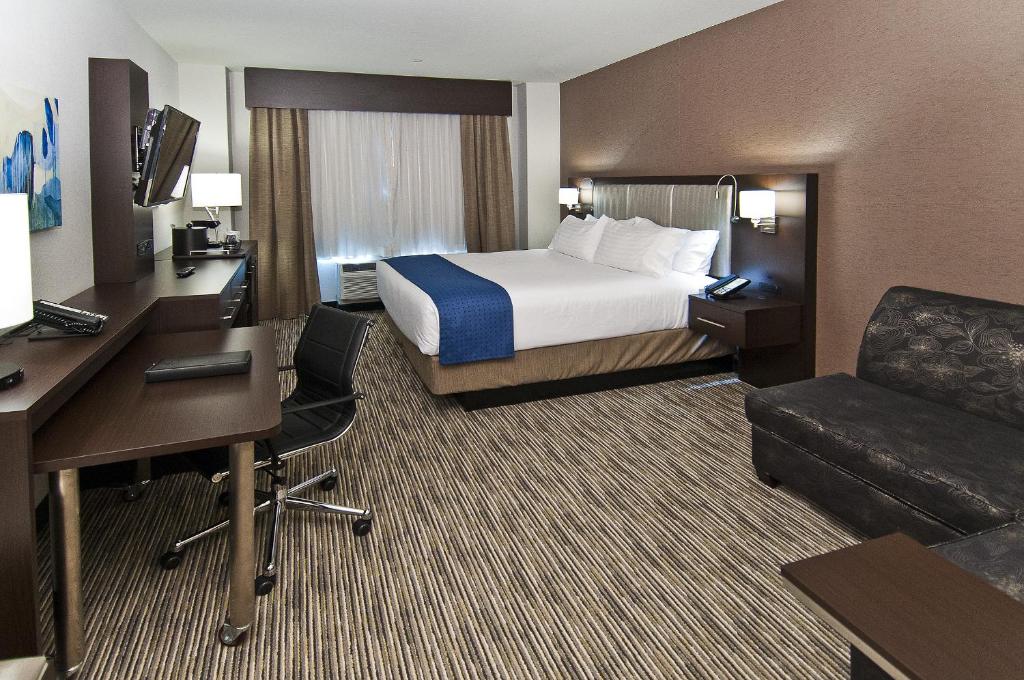 Holiday Inn Austin Airport, an IHG Hotel photo 1