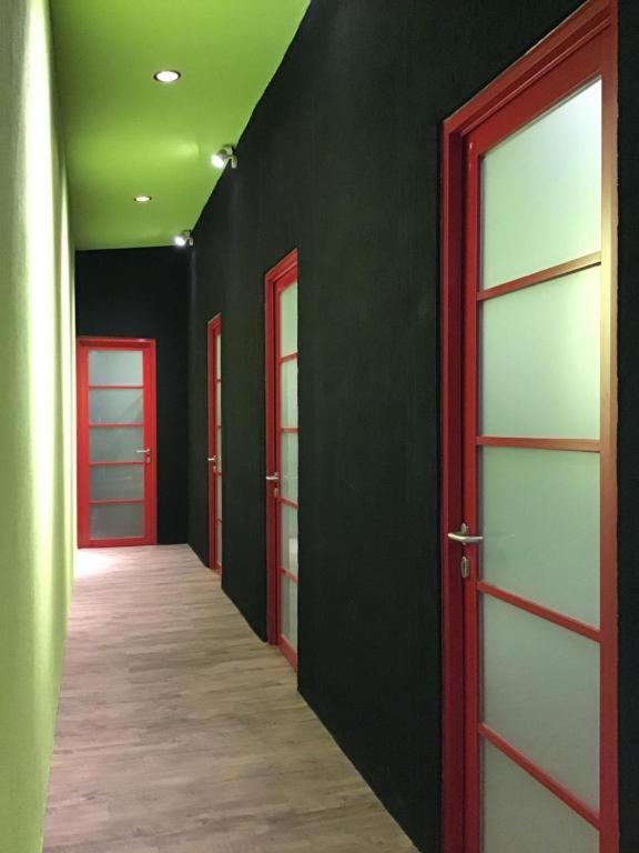 Bandung Hostel - Tap to explore photos