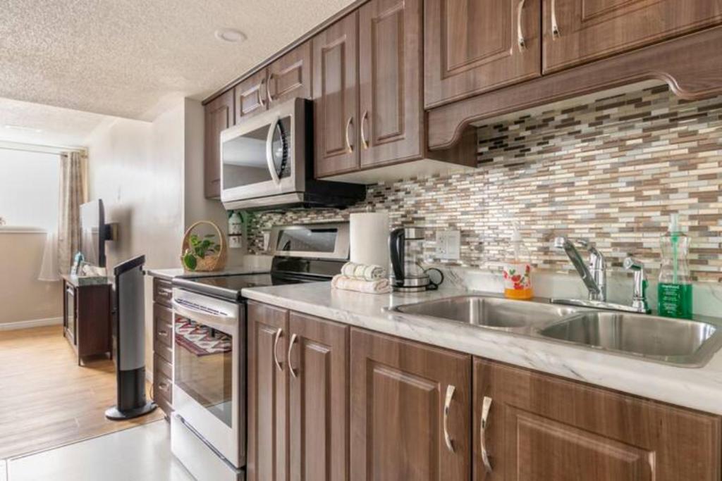 Self check-in spacious apartment with full Kitchen photo 4