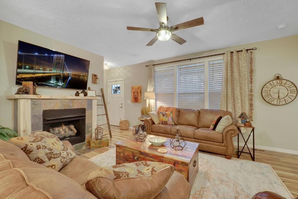 Lazy Bear Inn image