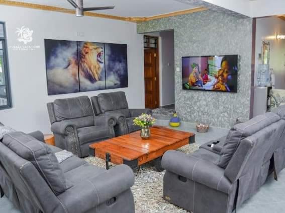 5-Bedroom luxury Waterfalls Villa photo 1