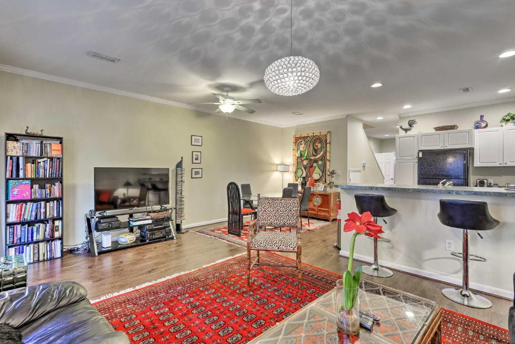 Colorful Rehoboth Beach Townhome 1 Mile to Ocean! photo 4